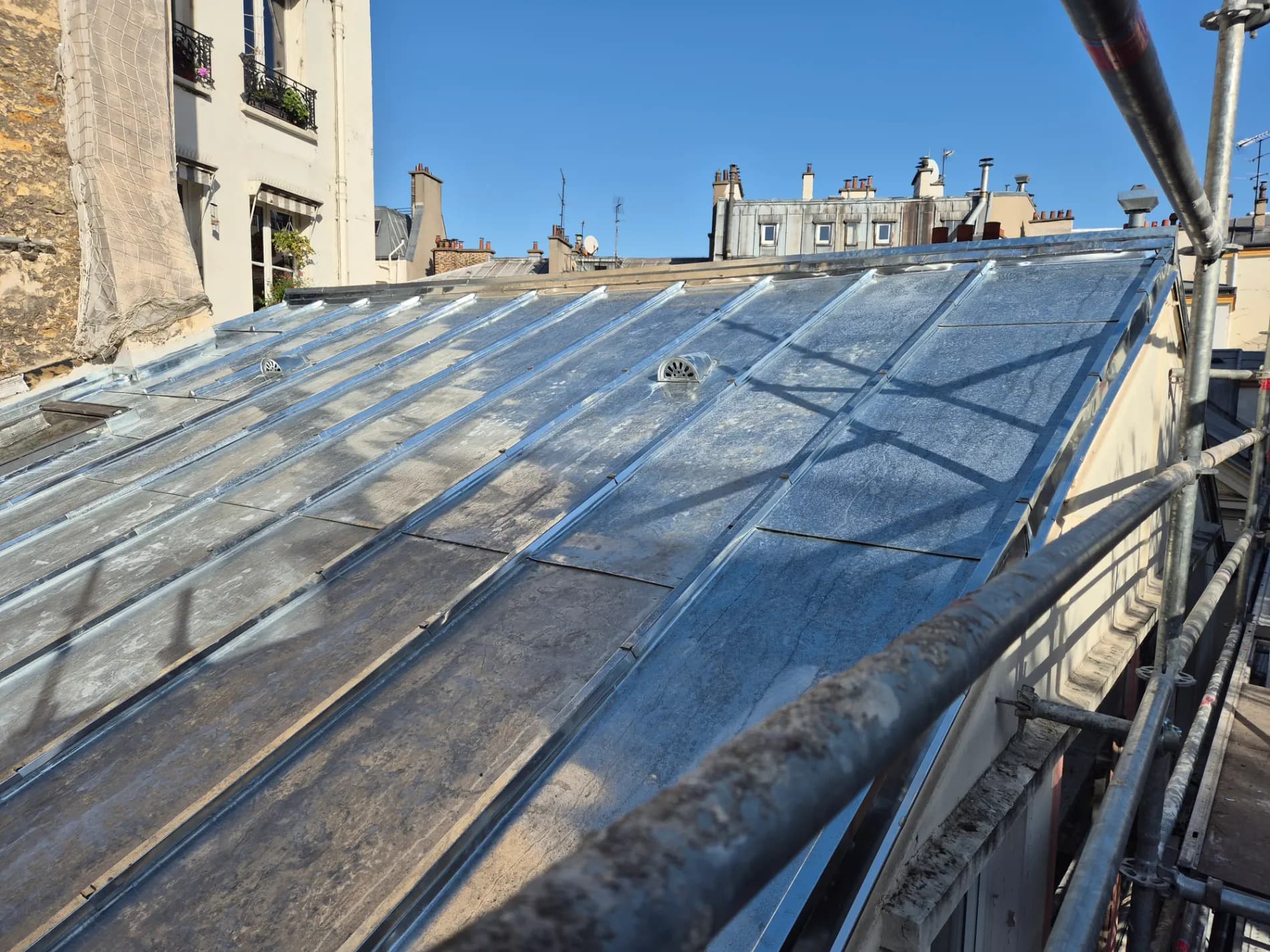 COUVERTURE EN ZINC — réalisation ERGIM à PARIS 8